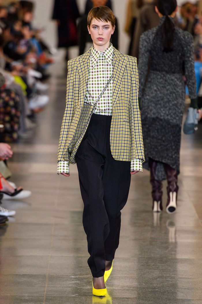 Модный пиджак в клетку из коллекции осень-зима Victoria Beckham