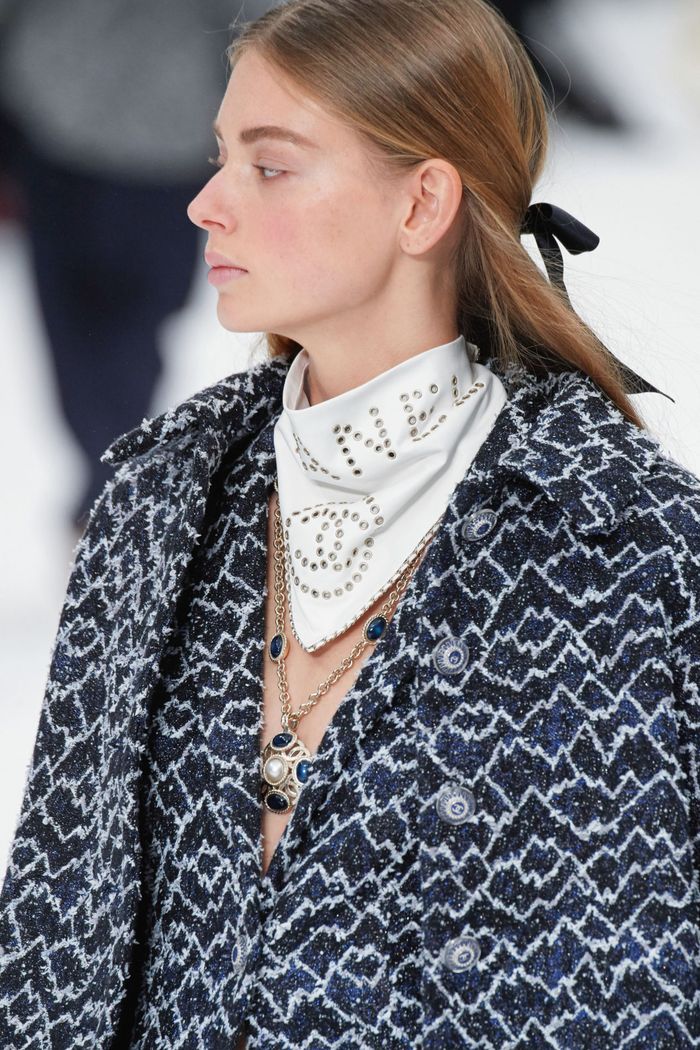 Модный аксессуар осень-зима 2019-2020 из коллекции Chanel