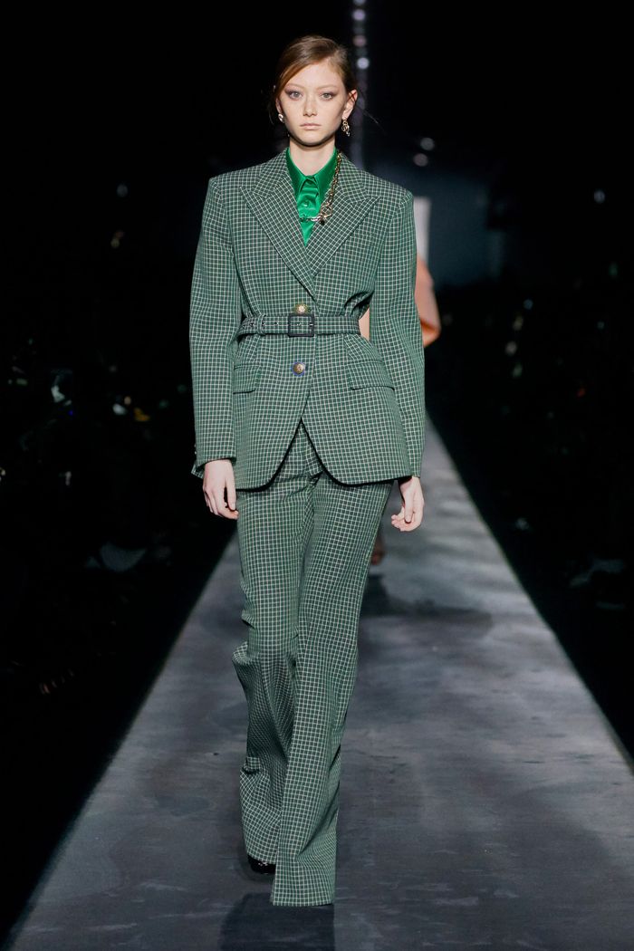 С чем носить зеленые брюки. Коллекция Givenchy