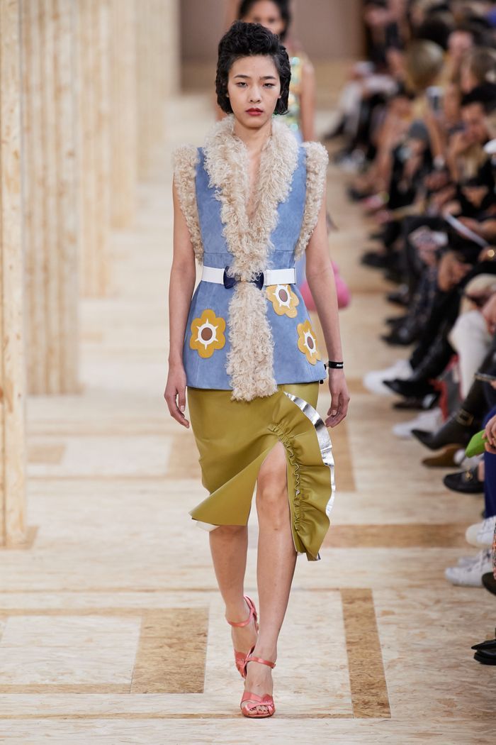 Модная зеленая юбка 2020 из коллекции Miu Miu