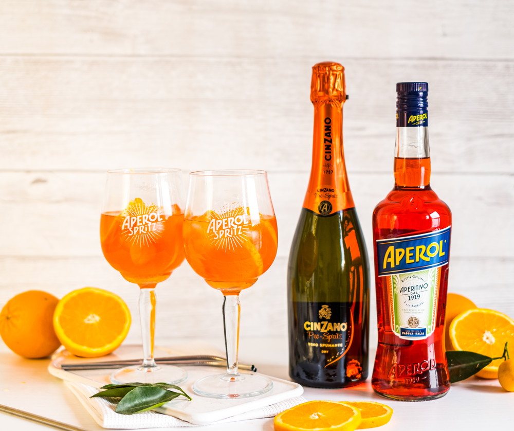 Аперитив шприц. Апероль и Чинзано. Cinzano Pro-Spritz. Аперитив Aperol aperitivo 11 0.7л. Мартини апетоль.