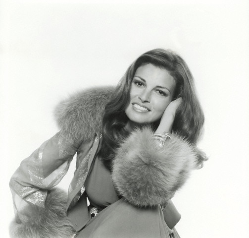 Актриса Ракель Уэлч в одежде от Valentino (1972 год)