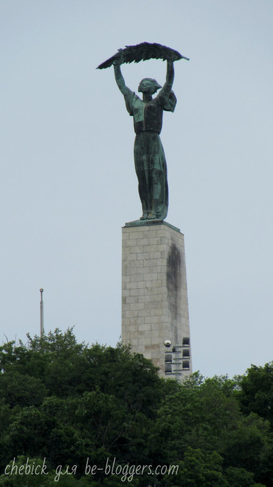 Статуя Свободы на горе Геллерт.jpg
