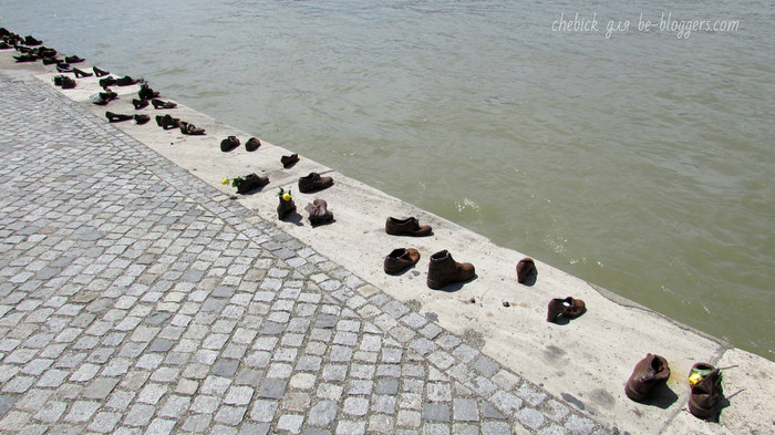 Туфли на набережной Дуная.jpg