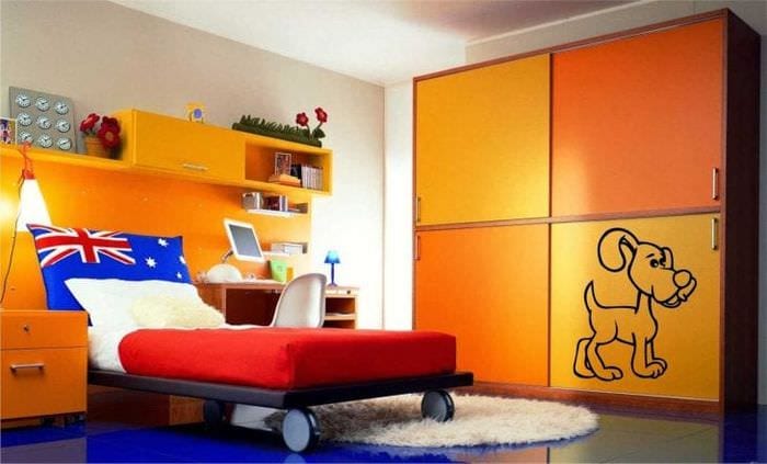 сочетание светлого оранжевого в стиле квартиры с другими цветами