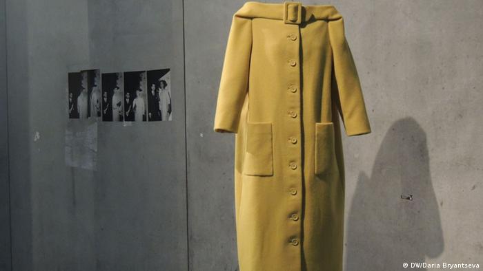 Желтое пальто от Лагерфельда