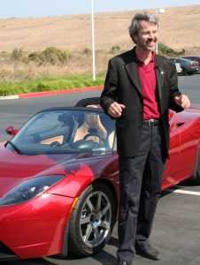 Основатель Tesla Мартин Эберхард тяжело перенёс уход с поста управляющего и развернул в СМИ кампанию против Маска. Их отношения так и остались напряжёнными, хотя Эберхард позже признал, что без Маска Tesla, разорилась бы ещё в самом начале (Nicki Dugan / Flickr)